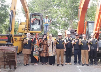 Bupati Imron Hadiahi 3 Alat Berat Senilai Rp8,9 Miliar kepada DPUTR Kabupaten Cirebon di Momen Hari Bakti PU ke-78