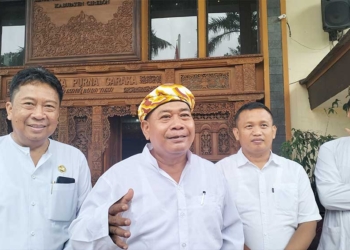 Abraham Tuding Ketua DPRD Kabupaten Cirebon Sandera Raperda Riparkab