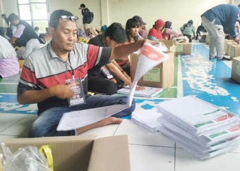 KPU Kabupaten Cirebon Tambah Tenaga Sorlip Surat Suara Pemilu 2024, Dikerjakan di Tiga Titik, Targetkan Dua Pekan Selesai