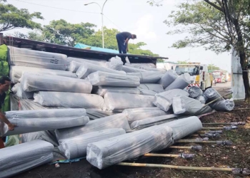 Kecelakaan di Cirebon, Sopir Mengantuk, Truk Bermuatan Kain Terguling