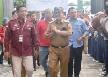 Bantu Tangani Stunting, Bupati Cirebon Imron Apresiasi Program UKS SMPN 1 Sumber