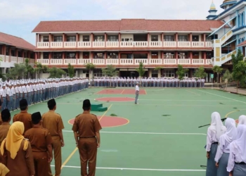 Bupati Cirebon Imron Ingatkan Lulusan SMAN 1 Lemahabang Berperan Aktif Bangun Daerah