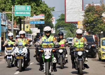 Kapolresta Cirebon Pimpin Patroli Gunakan Sepeda Motor