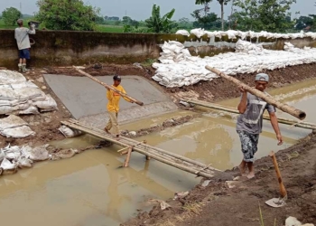 Tanggul Sungai Irigasi Winong Cirebon Jebol Lagi