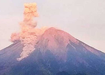Terbesar, Erupsi Gunung Semeru Semburkan 400 Meter Abu Vulkanik