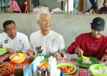 Ganjar Traktir Pendukung Prabowo Makan Siang di Balikpapan