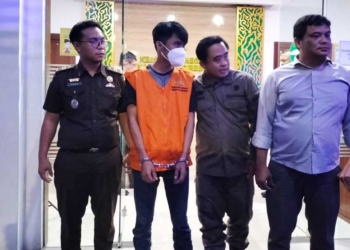 Mantan Kuwu Tambelang Cirebon Digelandang Kejari Kabupaten Cirebon, Diduga Gelapkan APBDes Rp200 Juta