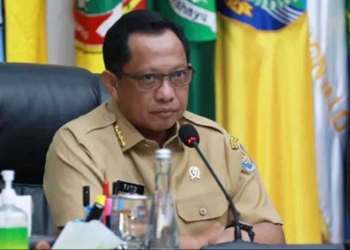 Tak Butuh Waktu Lama, Jokowi Tunjuk Tito Karnavian Jadi Plt Menkopolhukam Gantikan Mahfud MD