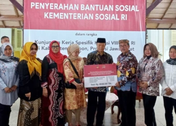 Bupati Imron Terima Bantuan untuk Korban Banjir di Cirebon Timur dari Kemensos dan BNPB