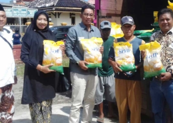 Disperdagin Kabupaten Cirebon Gelar Operasi Pasar, 10 Ton Beras Ludes Sekejap