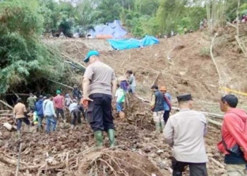 Pencarian Korban Longsor Cipadung Majalengka Terus Dilakukan