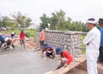Kang Dedi Mulyadi Minta Perbaikan Jembatan Cihambulu Dipercepat, Target Selesai Sebelum Lebaran Selesai