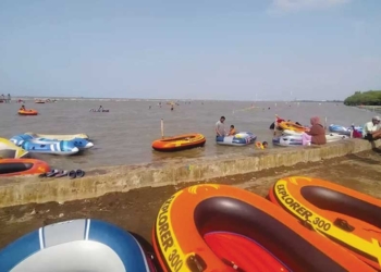 Pantai Kejawanan Jadi Primadona Libur Lebaran di Kota Cirebon