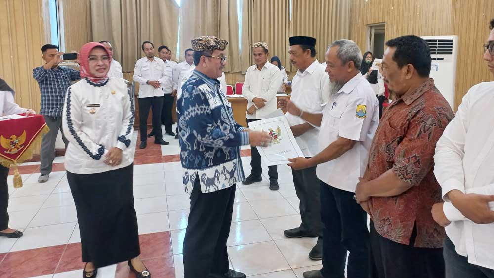 Pemkab Cirebon Apresiasi Pemdes Taat Pajak, Desa Lunas PBB-P2 Diganjar Umrah, Bupati Imron Tegaskan Komitmen