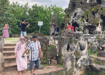 Tempat Wisata di Cirebon, Goa Sunyaragi Dipadati Pengunjung di Momen Libur Lebaran