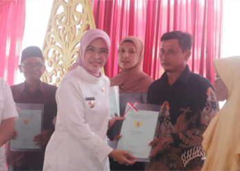 Wabup Ayu Cirebon Bagikan Sertifikat Gratis