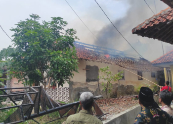 Kebakaran di Cirebon, Rumah Warga di Sedong Dilalap Api, Kerugian Rp70 Juta
