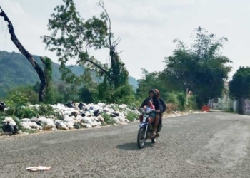 Bantaran Cijuray Jadi Tempat Pembuangan Sampah di Majalengka