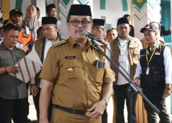 Bupati Imron Ingatkan Cuaca Panas Kepada Jemaah Calon Haji Kabupaten Cirebon