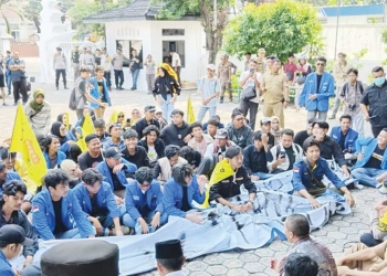 PMII Cirebon Geruduk DPRD Kota Cirebon