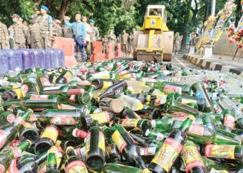 Satpol PP Kabupaten Cirebon Musnahkan Ribuan Botol Miras Hasil Razia