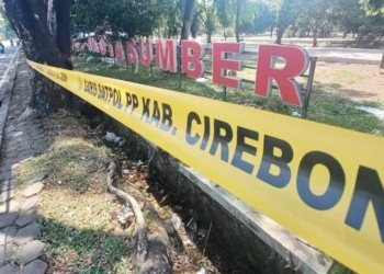 Sterilisasi PKL, Hutan Kota Sumber Cirebon Dipasang Garis Satpol PP