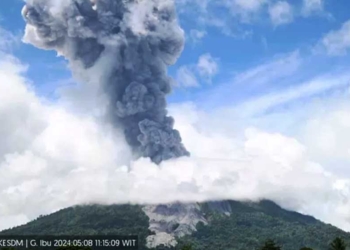 Usai Gunung Ruang, Kini Status Gunung Ibu Naik ke Level Awas, Ribuan Warga Halmahera Barat Maluku Diungsikan