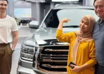 Varrell Bramasta Belikan Ibu Tirinya Mobil Mewah Rp1,1 Miliar