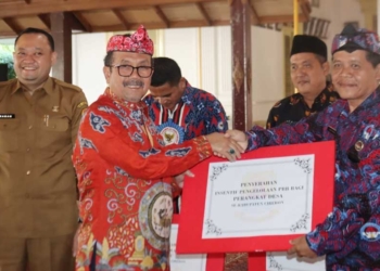Bupati Cirebon Imron Berikan Insentif kepada Kuwu, Perangkat Desa dan BPD