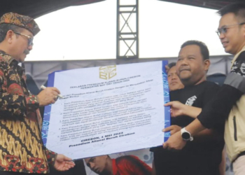 Peringati May Day, Buruh di Cirebon Berbaur dengan Bupati Imron