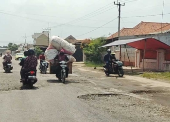 Jalan Rusak Gebang Pabuaran Cirebon Tak Kunjung Diperbaiki, Warga Ancam Gelar Aksi Demo