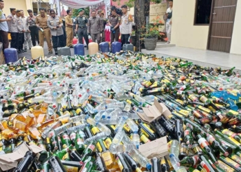 Lagi, Polresta Cirebon Musnahkan Ribuan Botol Miras Hasil Razia