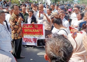 Ratusan Warga Kota Cirebon Turun ke Jalan Tolak Kenaikan PBB