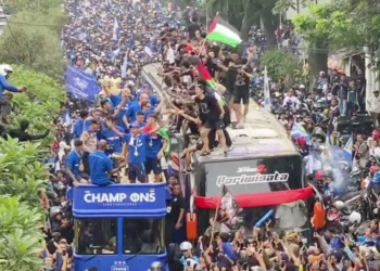 Bandung Biru, Ratusan Ribu Bobotoh Sambut Kedatangan Pemain Persib
