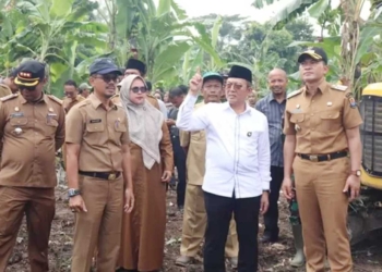 Tangani Sampah di Kabupaten Cirebon, Pemkab dan DLH Tutup TPS Liar di Bantaran Sungai Kwista