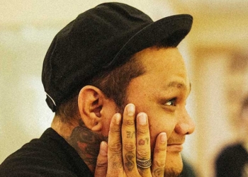 Eva Manurung Tak Kuasa Menahan Tangis Lihat Virgoun Mendekam di Tahanan