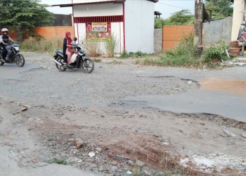 Jalan Sumber Tengahtani Cirebon Rusak