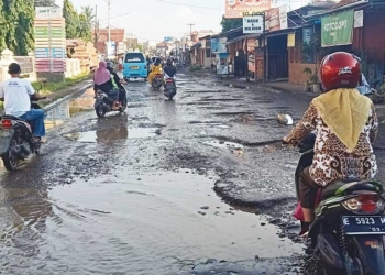 Ruas Jalan Sindanglaut-Ciledug Cirebon Diperbaiki Agustus