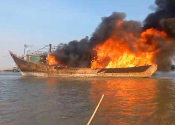 Tengah Sandar, Kapal Ikan Ludes Terbakar di Pelabuhan Kejawanan Cirebon