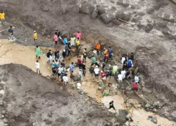 Banjir Bandang Mengerikan Tewaskan 13 Orang, Sekejap Kota Luluhlantak