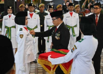 Pj Bupati Cirebon Wahyu Mijaya Kukuhkan Paskibraka