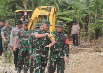 Tim Wasev TNI AD Tinjau Progres TMMD di Desa Kubang Cirebon