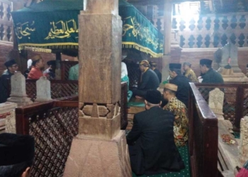 Promosi Wisata Religi, Peserta Munas Mudir Mahad PTKIN se Indonesia Ziarah ke Makam Sunan Gunung Jati