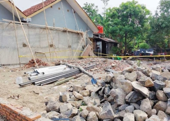 Bangunan Tembok Alfamart di Cirebon Roboh, Timpa 6 Pekerja, 5 Ditangani di Puskesmas, 1 Dirujuk ke RS