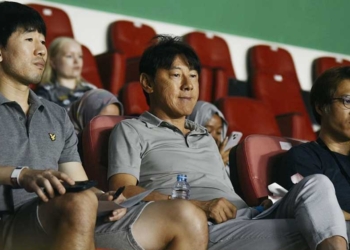 Shin tae Yong Dapat Hadiah Spesial saat Pantau Anak Asuhnya di Laga Persib Vs Thai Port FC