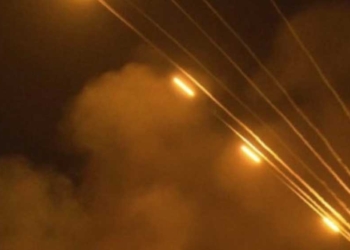 Iran Luncurkan 180 Rudal Serang Israel, Timur Tengah Membara