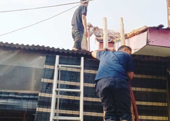 Jatuh saat Lakukan Pemadaman, Petugas Damkar Kabupaten Cirebon dan Warga Alami Patah Tulang