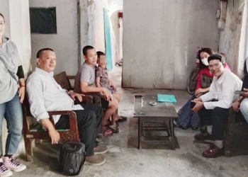 Murid SD Bagikan Stiker Cawalkot Cirebon di Kelas