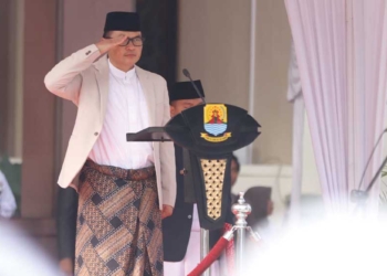 Pj Bupati Cirebon Wahyu Mijaya Pimpin Upacara Peringatan Hari Santri 2024