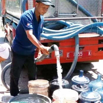 Pj Bupati Cirebon Wahyu Mijaya Komitmen Bantuan Air Bersih Terdistribusi Merata